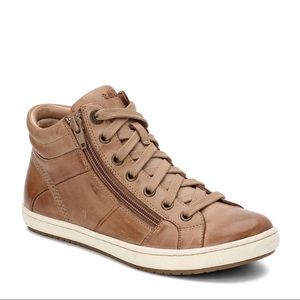 Taos Footwear- Style: Union, Size: 8